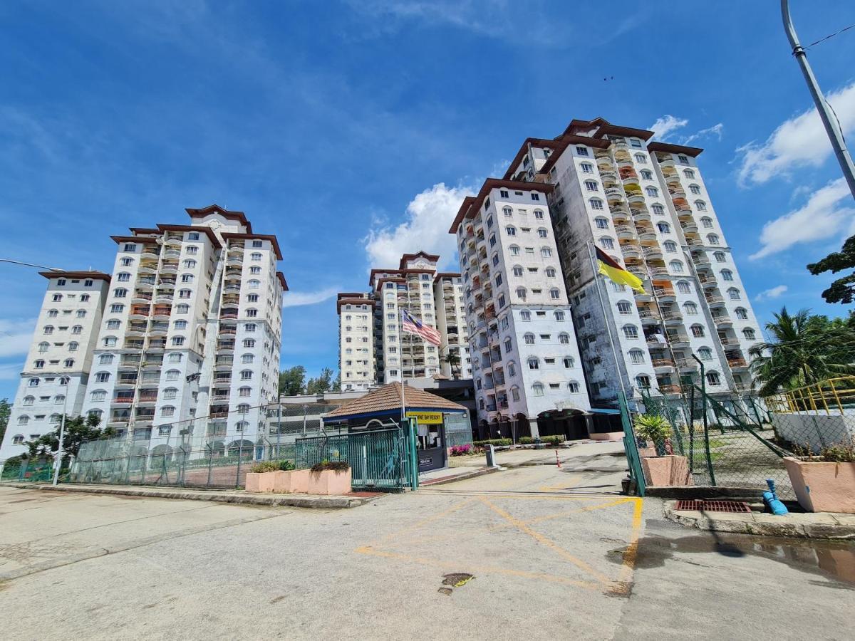 Sunshine Bay Resort Port Dickson Exterior foto