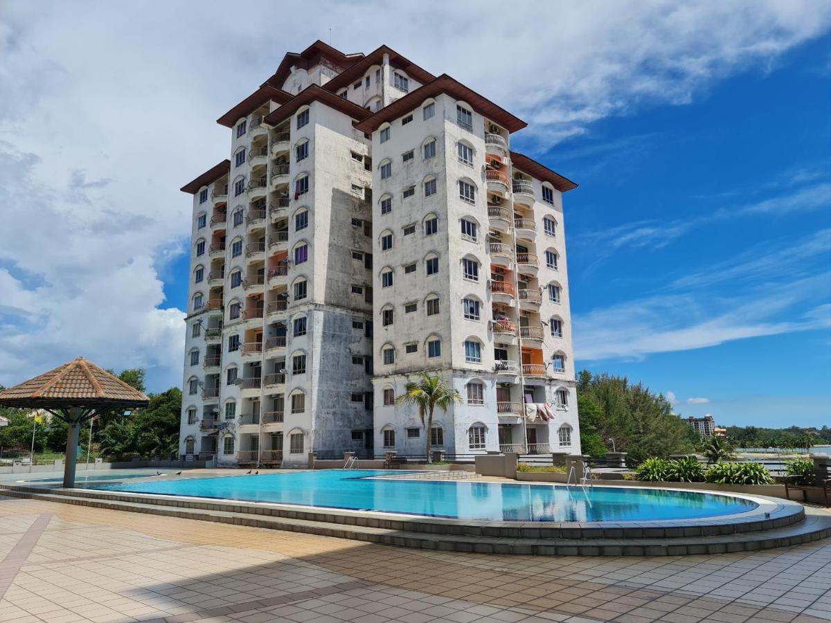 Sunshine Bay Resort Port Dickson Exterior foto