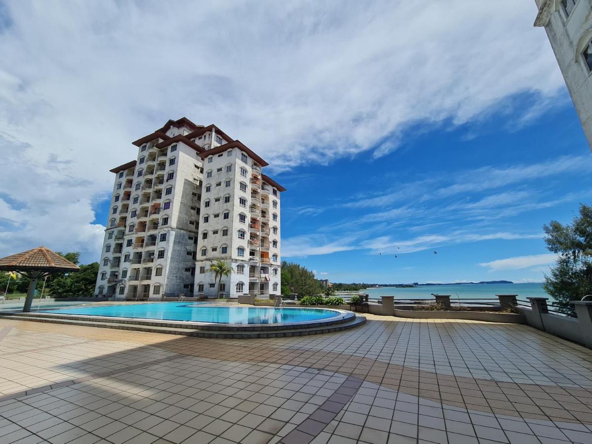 Sunshine Bay Resort Port Dickson Exterior foto