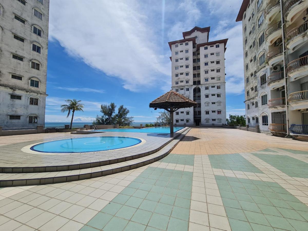 Sunshine Bay Resort Port Dickson Exterior foto